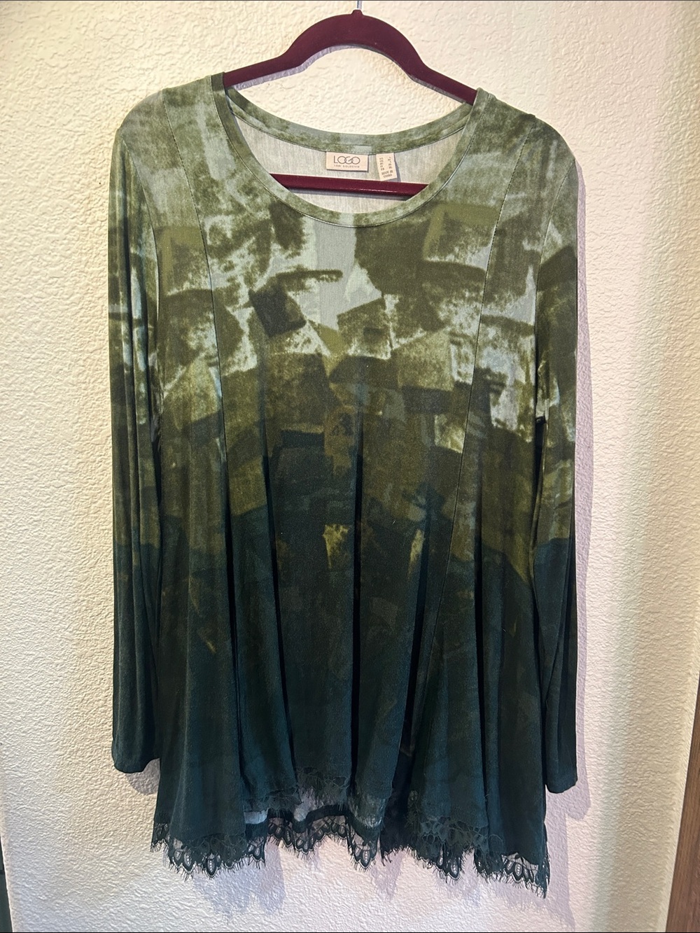 LOGO by Lori Goldstein Green Ombre Lace-Hem Long Sleeve Tunic